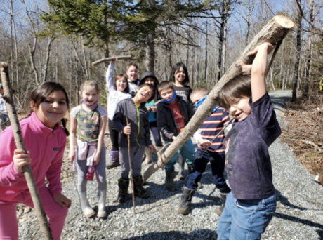 Picture of Grade 2 class hiking the new cultural trail.